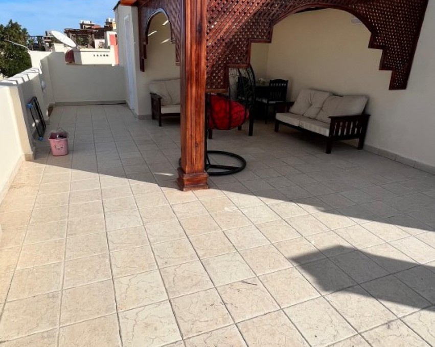 Apartament z 2 sypialniami plus osobne mieszkanie na dachu w pięknej willi - rejon Mubarak6